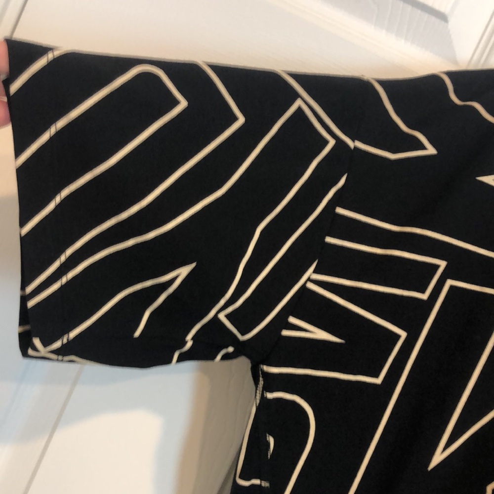 DKNY Logo Cropped Blouse Tee Black Background Size L - Picture 8 of 9